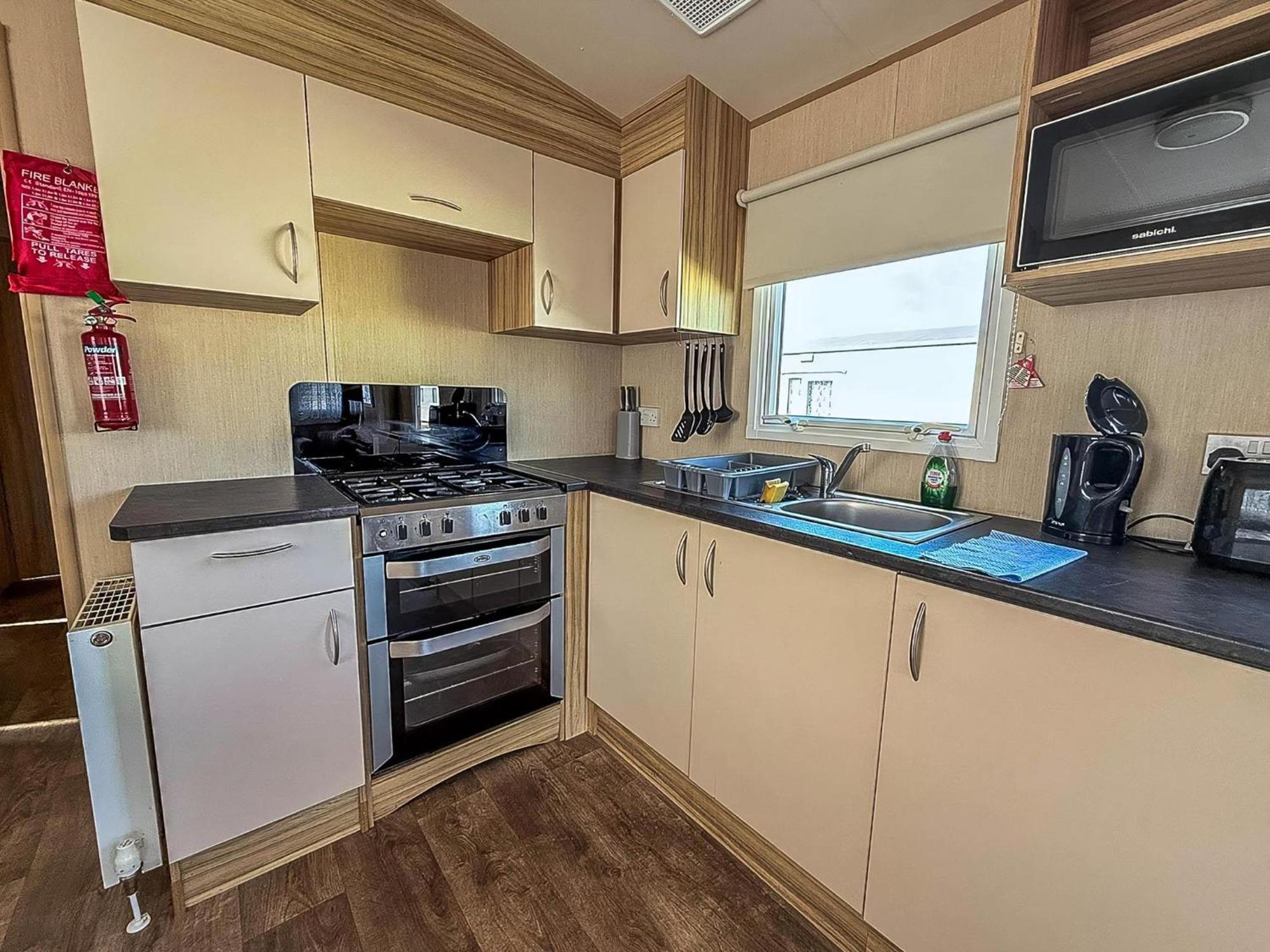 Great 8 Berth Caravan In Norfolk Near To Great Yarmouth Ref 20178Bs Hopton on Sea المظهر الخارجي الصورة